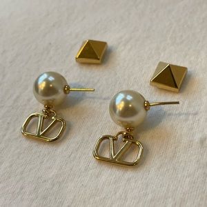 Valentino VLogo pearl stud earrings